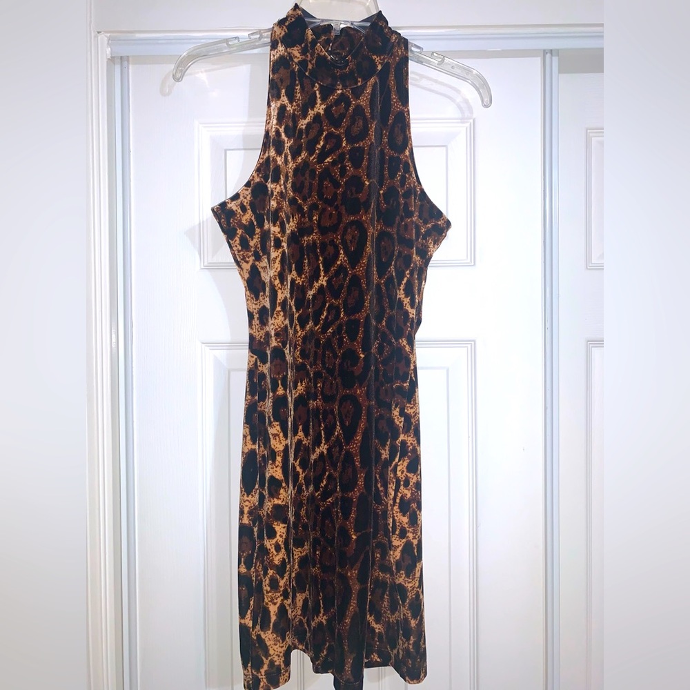 Juniors Dress. Forever 21. Leopard Print Dress. Mock neck. Size Large.